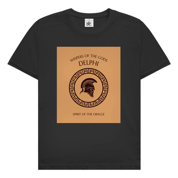 Delphi Design mit griechischem Kriegerhelm, antikem Ornamentkreis und Schriftzug Whispers of the Gods Spirit of the Oracle.