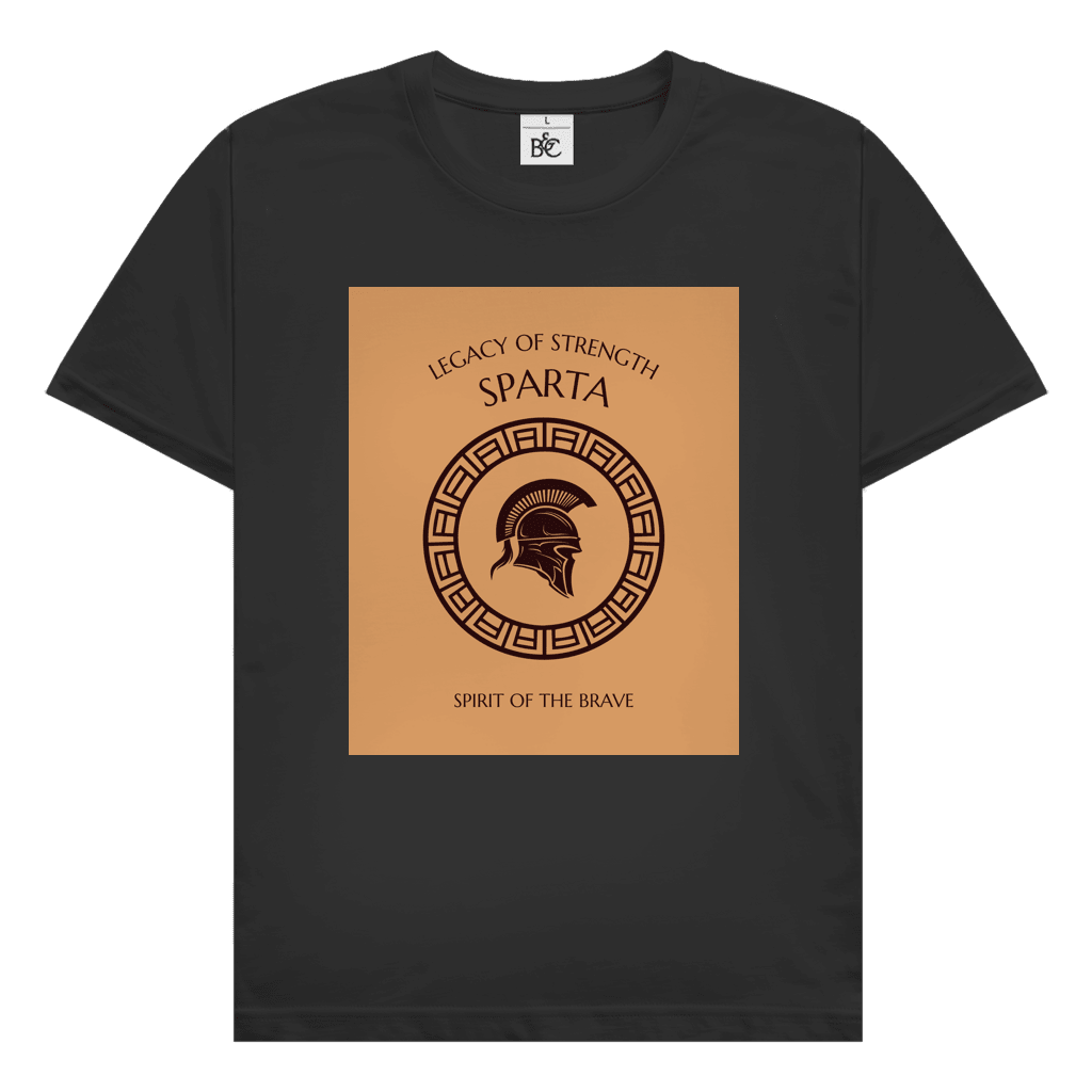 Sparta Design mit griechischem Kriegerhelm, antikem Ornamentkreis und Schriftzug Legacy of Strength Spirit of the Brave.
