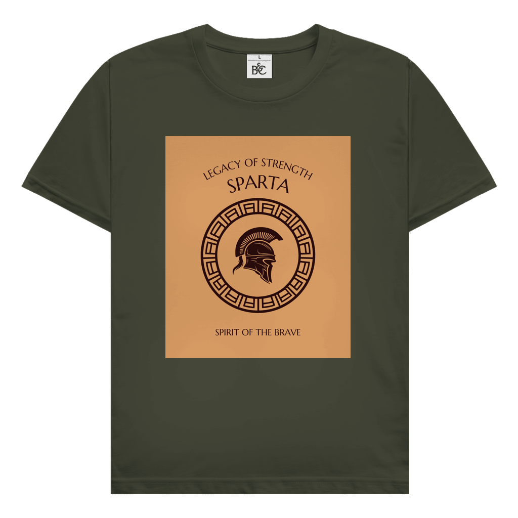 Sparta Design mit griechischem Kriegerhelm, antikem Ornamentkreis und Schriftzug Legacy of Strength Spirit of the Brave.