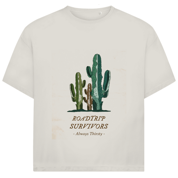 Drei verschieden farbige und -grosse Kakteen über dem Designnamen auf sandfarbenem Hintergrund.