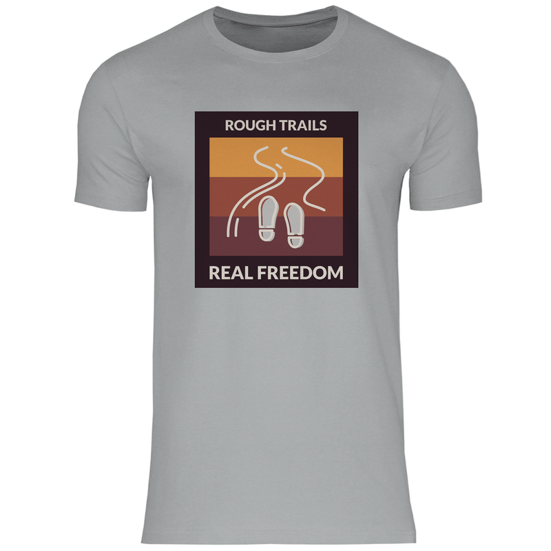 Herren T-Shirt in Pacific Grey mit ROUGH TRAILS REAL FREEDOM Print. Fernweh zum Anziehen mit travelPrint4U.de