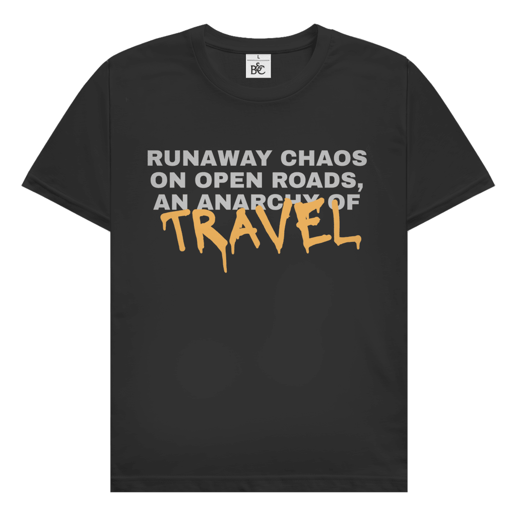 Runaway Chaos Travel Design mit typografischem Schriftzug Runaway Chaos on Open Roads An Anarchy of Travel.