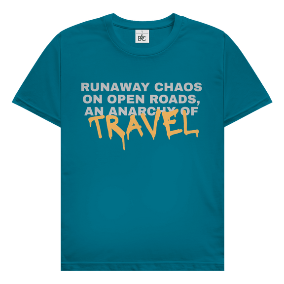 Runaway Chaos Travel Design mit typografischem Schriftzug Runaway Chaos on Open Roads An Anarchy of Travel.