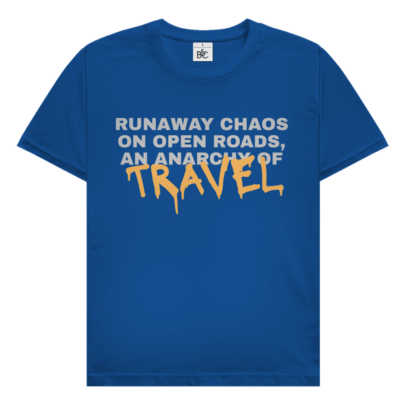 Runaway Chaos Travel Design mit typografischem Schriftzug Runaway Chaos on Open Roads An Anarchy of Travel.