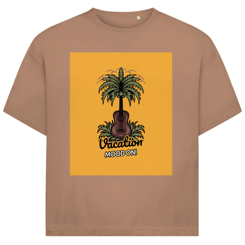 Erdfarbenes TShirt mit rechteckigem gelbem Print. Design: Gitarre als Kokospalme im Gras.