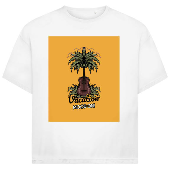 Weises TShirt mit rechteckigem gelbem Print. Design: Gitarre als Kokospalme im Gras.