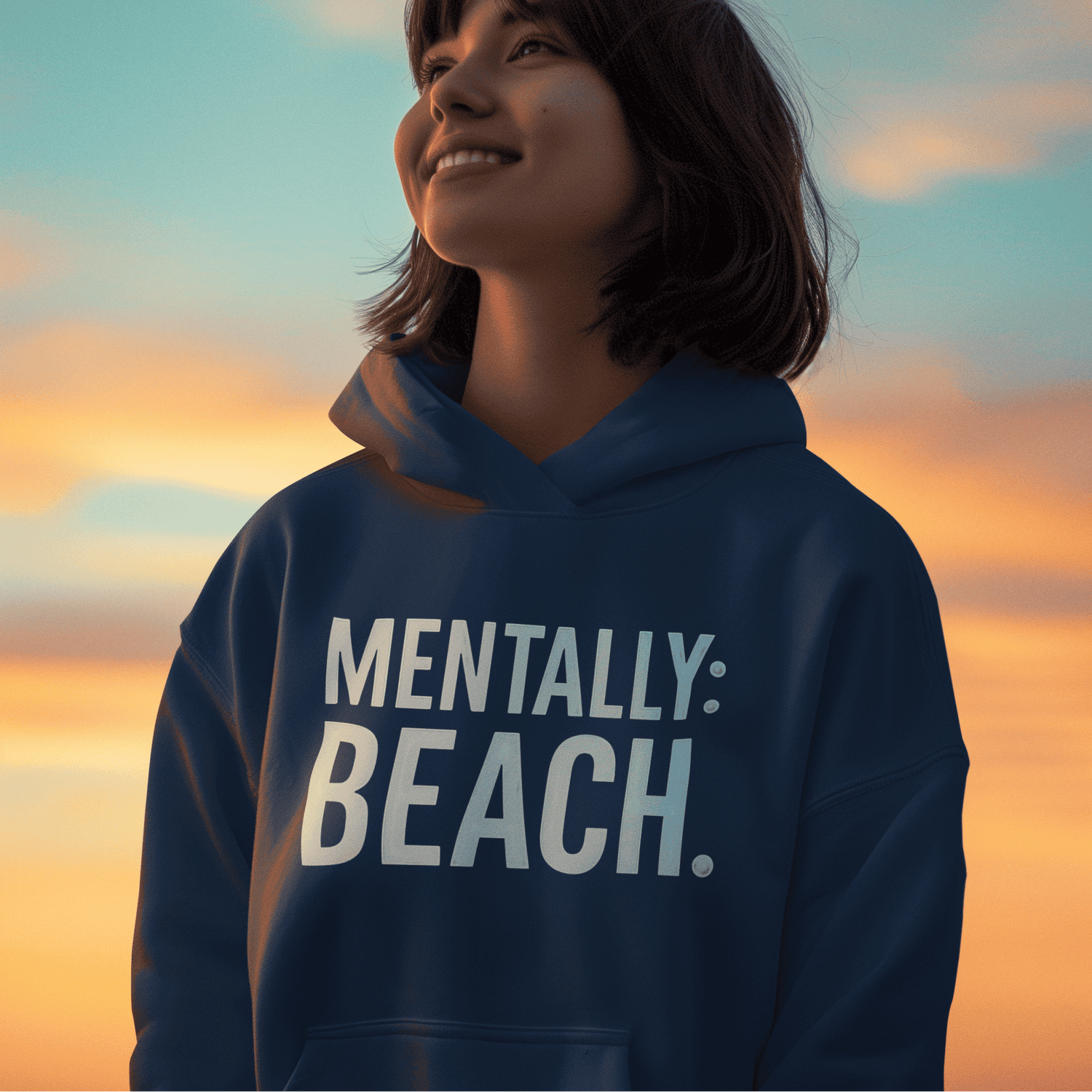 KI Mädchen mit dunklem Haar und dunkelblauem Hoodie mit MENTALLY: BEACH. Print.