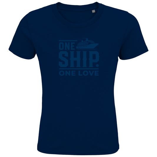 Jungs T Shirt mit blauem ONE SHIP ONE LOVE Aufdruck. Stoff-Farbe: French Navy. Fernweh zum Anziehen? travelPrint4U.de