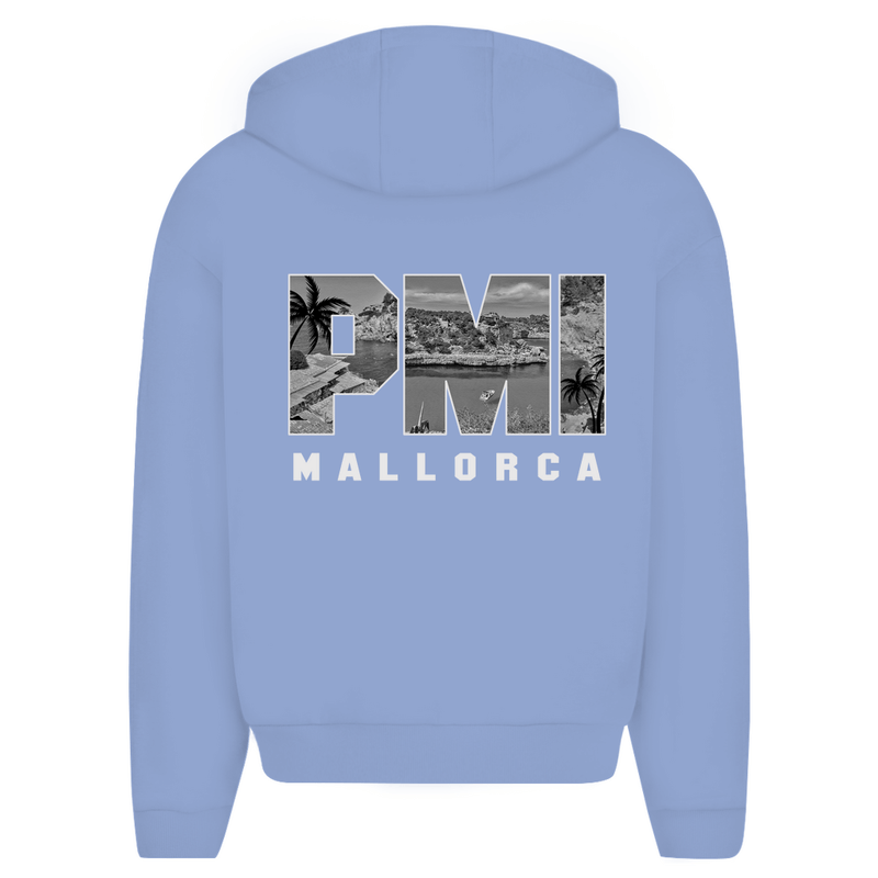 Kapuzenjacke für Herren (Powder Blue) mit PMI Airport Code Mallorca. 2seitiges Design. Fernweh zum Anziehen? travelPrint4U.de