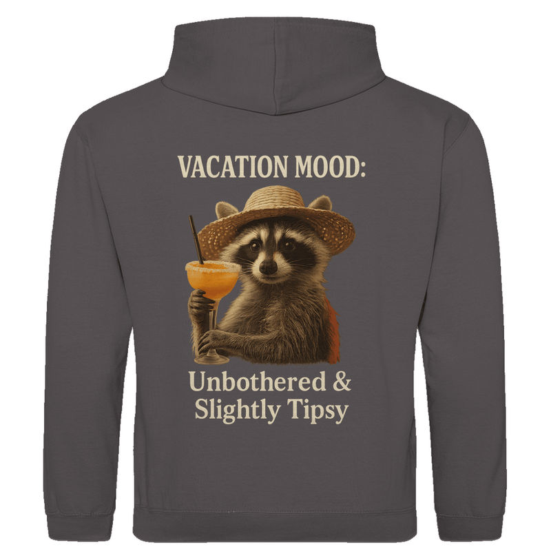 Kapuzenpulli für Herren mit Waschbär: Vacation Mood: Unbothered & Slightly Tipsy. Charcoal. Fernweh mal lustig? travelPrint4U