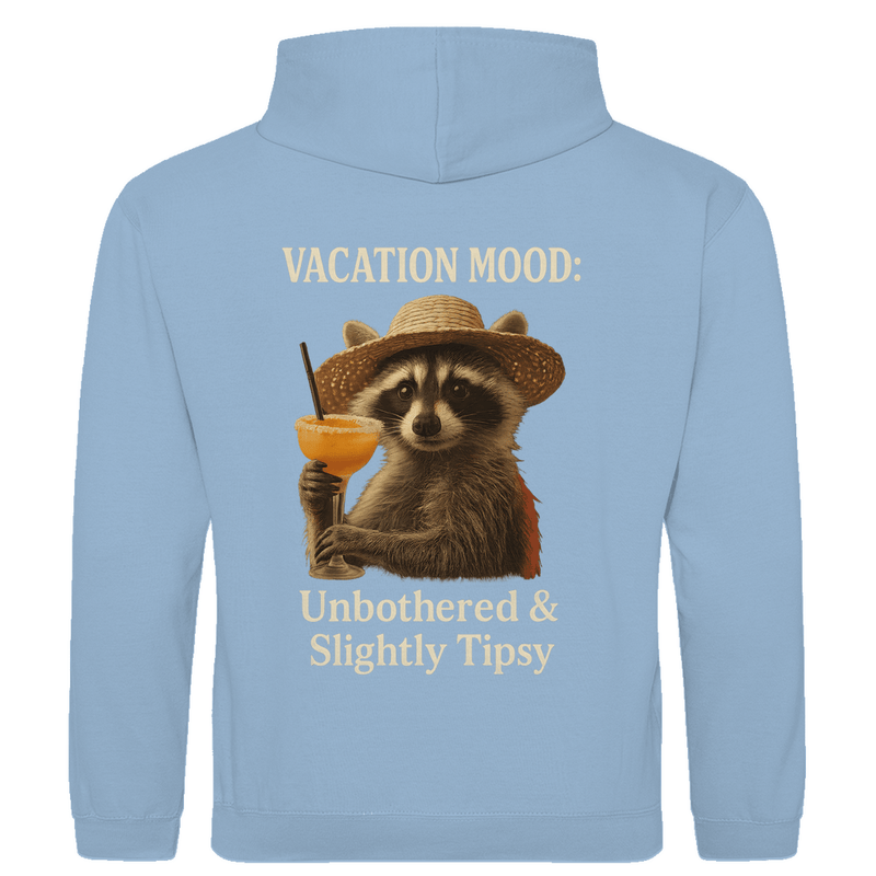 Kapuzenpulli für Herren mit Waschbär: Vacation Mood: Unbothered & Slightly Tipsy. Sky Blue. Fernweh mal lustig? travelPrint4U