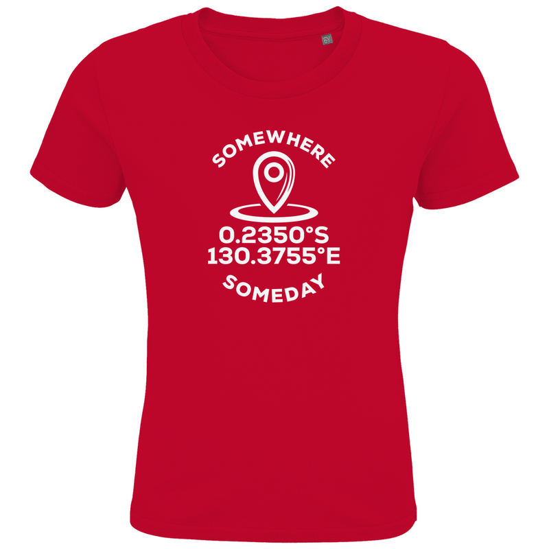 Kinder T Shirts mit KOORDINATEN + SOMEDAY SOMEWHERE Text (White). Stoff: Red. Fernweh zum Anziehen? travelPrint4U.de