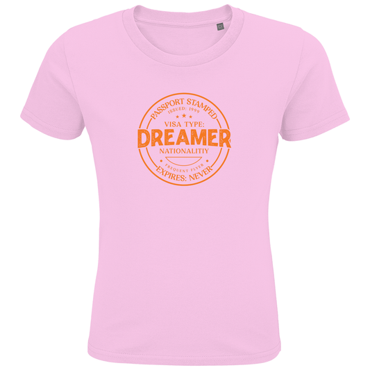 Kinder TShirts mit DREAMER (Pass Stempel) Print in orange. Stoff-Farbe: Pale Pink. Fernweh zum Anziehen? travelPrint4U.de