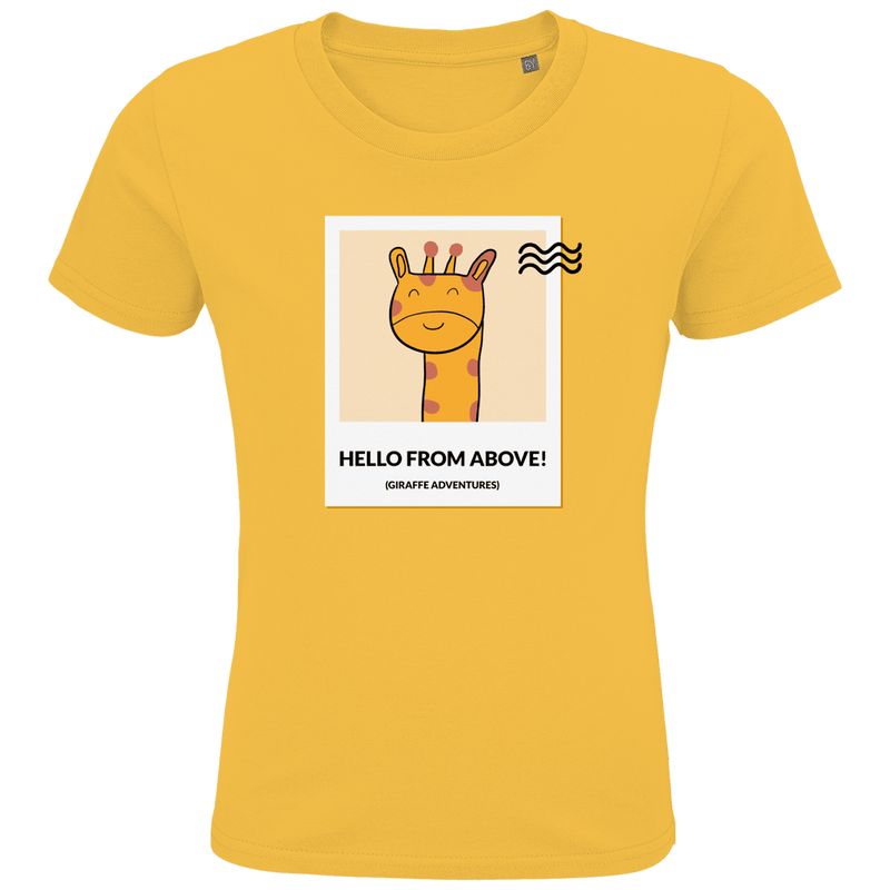 Gezeichnete Giraffe im Design einer Briefmarke und Wellenlinie als Poststempel. Hello from Above – Giraffe Adventures.