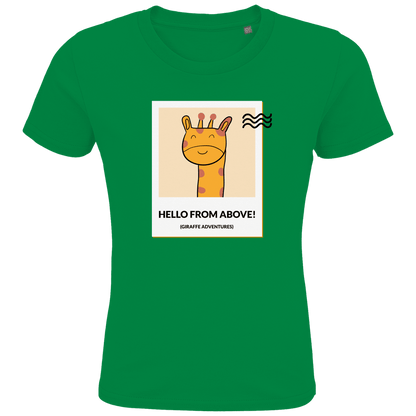 Gezeichnete Giraffe im Design einer Briefmarke und Wellenlinie als Poststempel. Hello from Above – Giraffe Adventures.