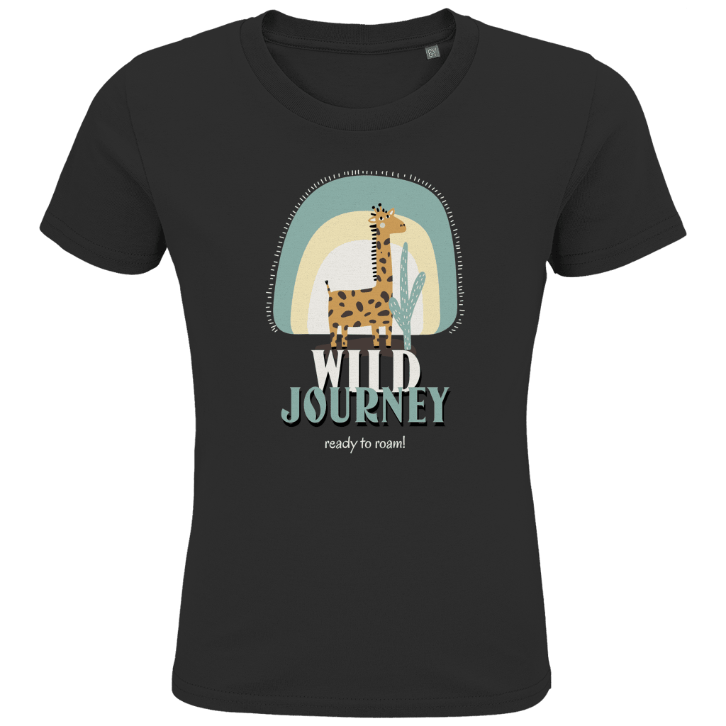 Gezeichnete Giraffe steht vor einer Pflanze. Die Textur WILD JOURNEY in weiss und hellgrün, in 2 Zeilen überlagernd.