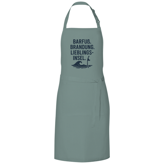 Kochschürze mit LIEBLINGSINSEL SYLT Design in schwarz. Stoff-Farbe: Sage Green. Fernweh zum Anfassen? travelPrint4U.de