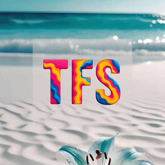 KI Hintergrund türkisfarbenes Wasser mit Design des bunten TFS Airport Code. Fernweh zum Anziehen? travelPrint4U.de