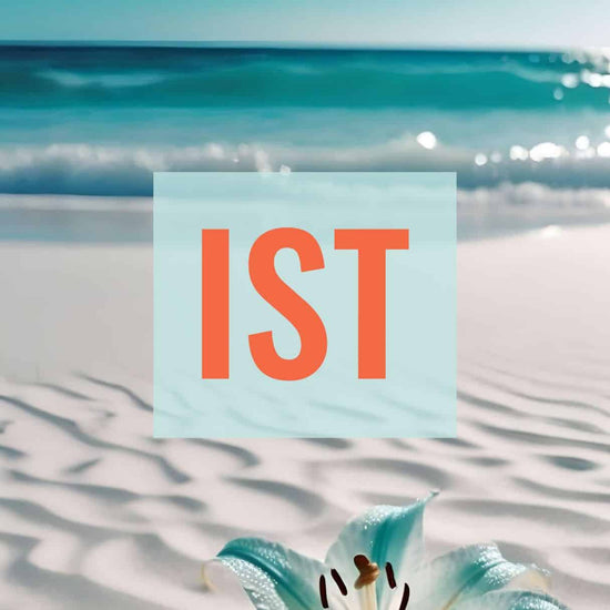 KI Hintergrund türkisfarbenes Wasser mit Design des IST Airport Code. Fernweh zum Anziehen? travelPrint4U.de