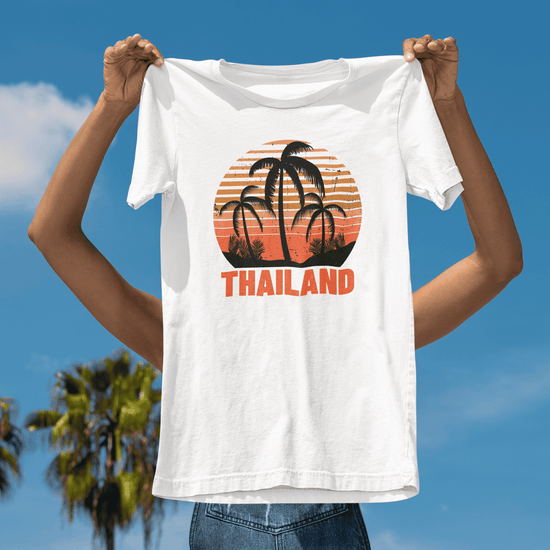 Vorschaubild der Kollektion für das Land THAILAND. Weißes T-Shirt mit 	Name des Landes.