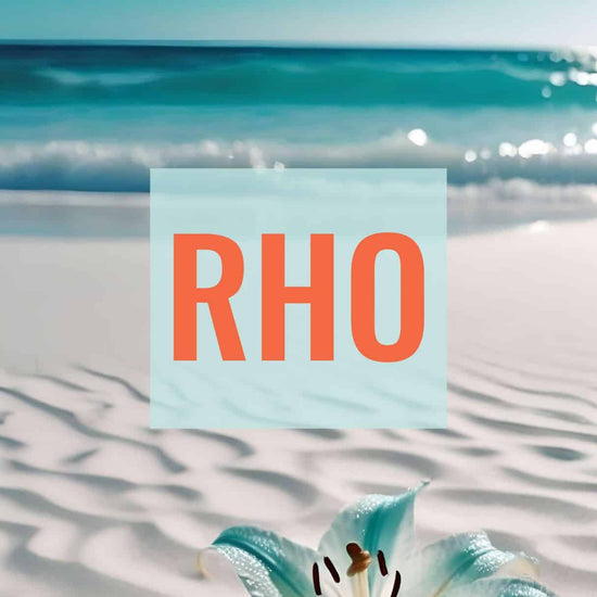 KI Hintergrund türkisfarbenes Wasser mit Design des RHO Airport Code. Fernweh zum Anziehen? travelPrint4U.de