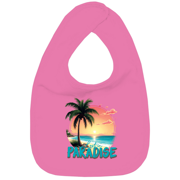 Rosafarbenes Lätzchen mit gemaltem Palmenstrand im Sonnenuntergang. Lost in Paradise Schriftzug in türkis. 
