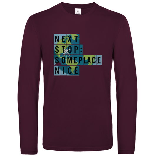Longsleeve für Damen und Herren mit NEXT STOP SOMEPLACE NICE Print. Stoff: Burgund. Fernweh zum Anziehen? travelPrint4U.de
