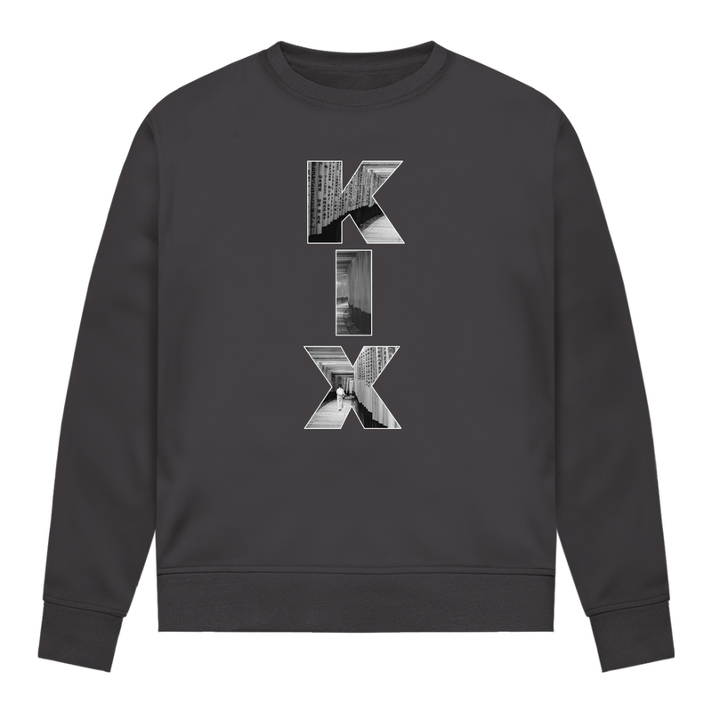 Dunkelgraues Shirt mit drei Buchstaben des Flughafencode. Overlay der Buchstaben ein Bild in schwarz/weiß von Kyoto.