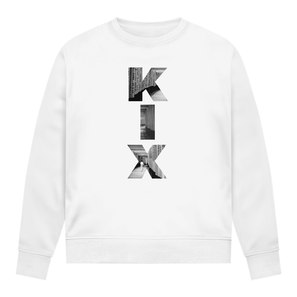 Weißes Shirt mit drei Buchstaben des Flughafencode. Overlay der Buchstaben ein Bild in schwarz/weiß von Kyoto.