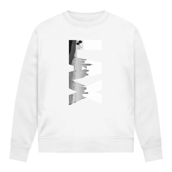 Weißes Shirt mit drei Buchstaben des Flughafencode. Overlay der Buchstaben ein Bild in schwarz/weiß der Skyline.