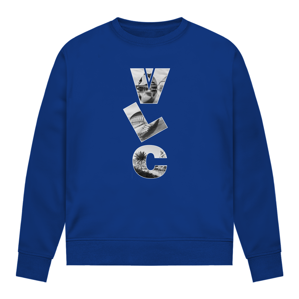 Leuchtend blaues Shirt mit drei Buchstaben des Flughafencode. Als Overlay der Buchstaben liegt ein Bild von Valencia.