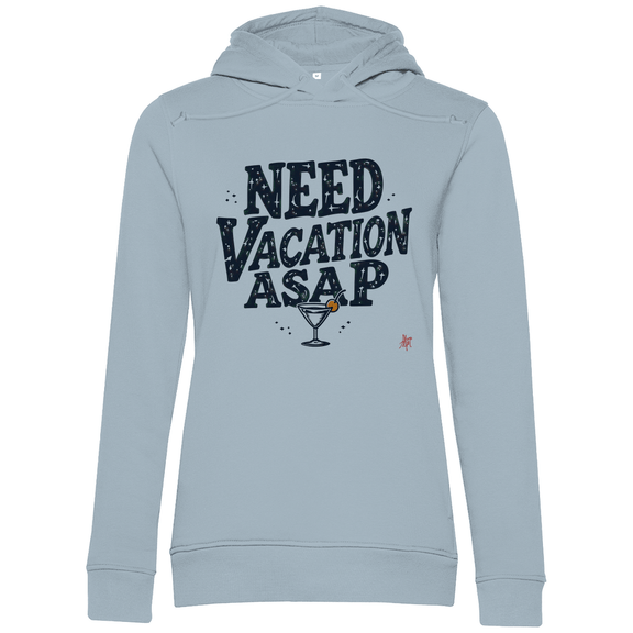 Sweatshirt mit Kapuze für Damen und Print NEED VACATION ASAP. Stoff-Farbe: Blue Fog. Fernweh zum Anziehen? travelPrint4U