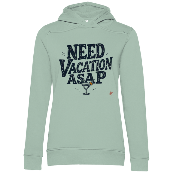 Sweatshirt mit Kapuze für Damen und Print NEED VACATION ASAP. Stoff-Farbe: Sage Green. Fernweh zum Anziehen? travelPrint4U