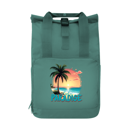 Tagesrucksack mit farbenfrohem LOST IN PARADISE Aufdruck. Grundfarbe: Sage Green. Fernweh zum Anfassen? travelPrint4U.de
