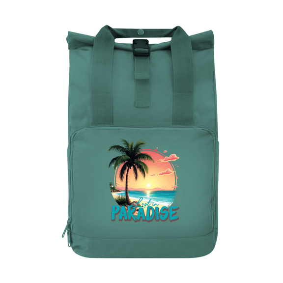 Tagesrucksack mit farbenfrohem LOST IN PARADISE Aufdruck. Grundfarbe: Sage Green. Fernweh zum Anfassen? travelPrint4U.de