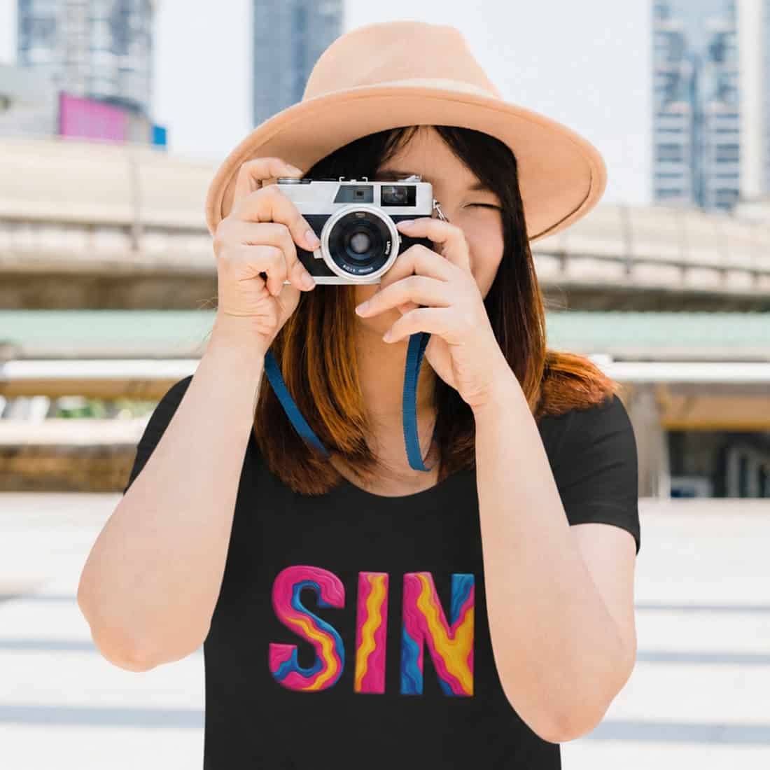 Damen T-Shirt - SIN Airport – Premium