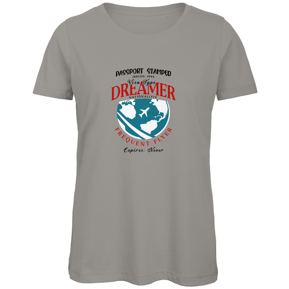 TShirt für Damen mit DREAMER NATIONALITY Aufdruck. Stoff-Farbe: Light Grey. Fernweh zum Anziehen? travelPrint4U.de
