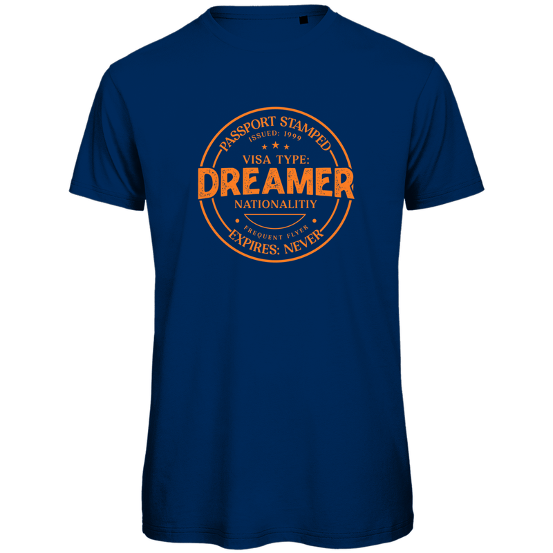 TShirt für Herren mit DREAMER (Pass Stempel) Print in orange. Stoff-Farbe: Navy. Fernweh zum Anziehen? travelPrint4U.de