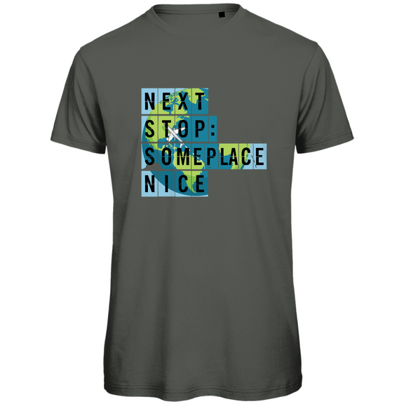 tshirt-herren_millennial-khaki_next-stop-someplace-nice-print